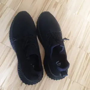 Svarta skor helt nya