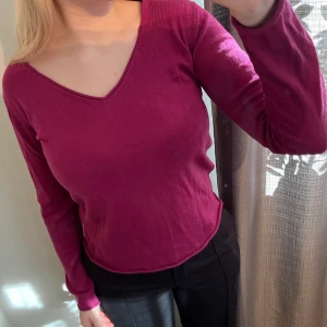 Boomerang tröja - Tröja från boomerang, 100% merino ull och är i jättebra skick <3 skriv i chatten vid köp 