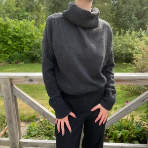 Svart Stickad tröja  - Jättemysig stickad svart tröja, perfekt till hösten 🍁🤍