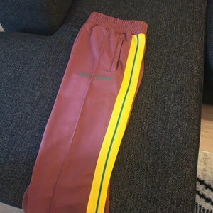 Äkta Palm Angels byxor  - Äkta Palm Angels byxor stl 3 (L) Aldrig använda.