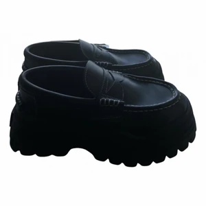 Eytys angelo loafers - Storlek 39 Använda fåtal gånger sparsamt.  Medföljer orginal kartong Slutsålda överallt