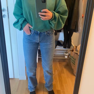 Oanvända jeans från Crocker - Oanvända jeans från Crocker. Lite utsvängda i modellen. Köpt vintage för 300kr. Storlek 29/32 men sitter mer som 26-27 i midjan.