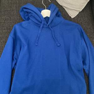 en blå jätte skön hoodie ifrån zara använd fåtal gånger