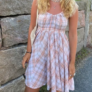 Somrig klänning🌸🌺 - Klänning i jätteskönt material! Endast använd några gånger. 