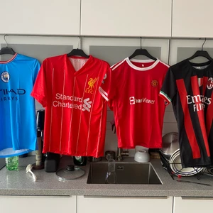 Nya fotbollströjor  - Nu har det kommit nya tröjor. Storlekar från 116 till xl. Bla haaland i city