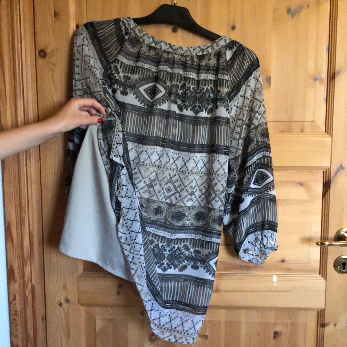 Tunn blus från Isolde i stl 42 - 90