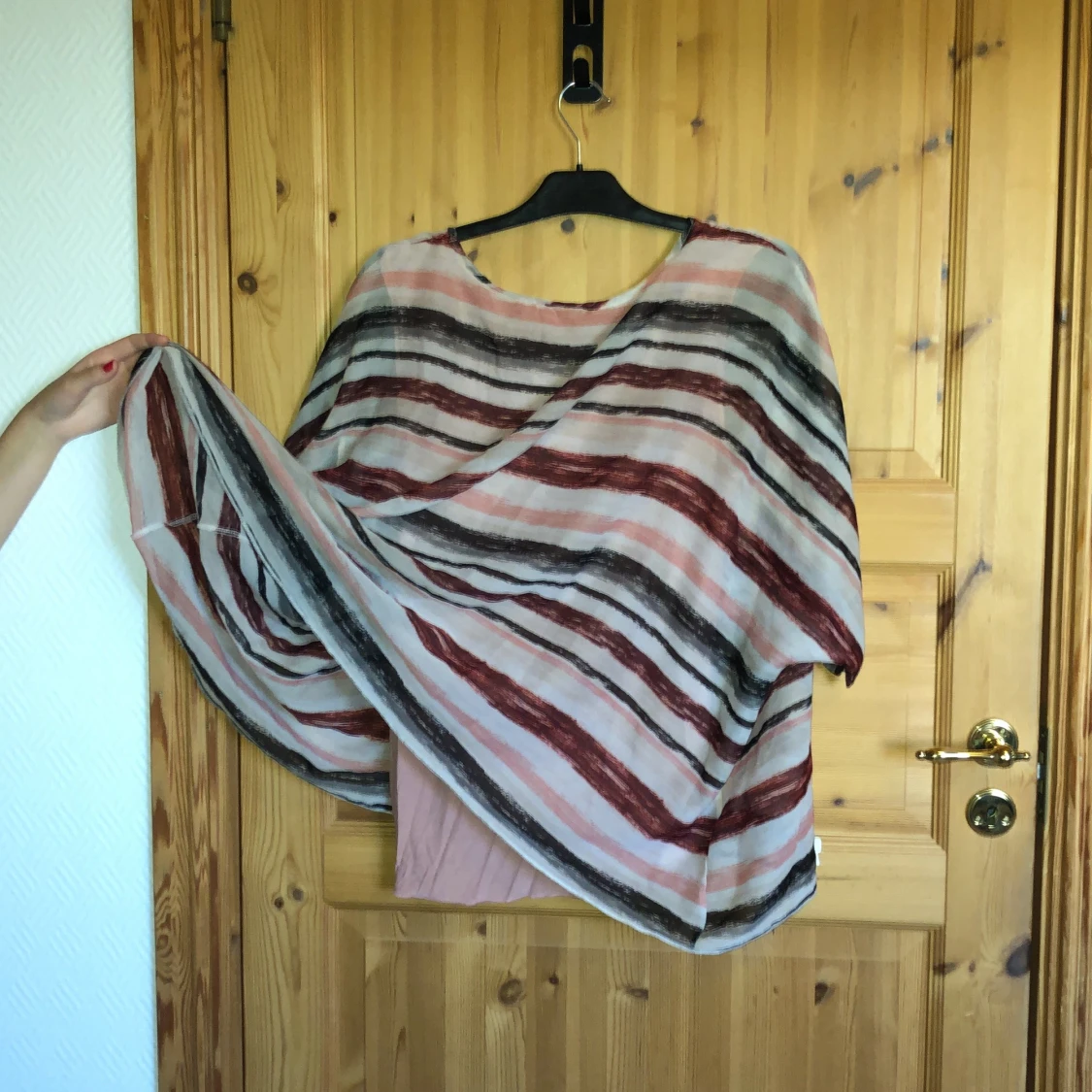 Tunn blus med linne under i stl M - 90