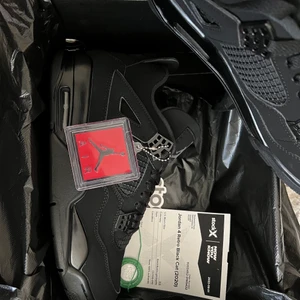 Jordan 4 black cat - Helt nya från stock x Dm för mer bilder  Högst bud 