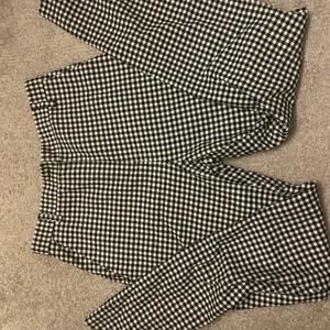 Snygga schack rutiga byxor  - Snygga byxor helt oanvända!