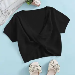 Stickad svart tröja med en twist detalj❤️ ❗️TRYCK EJ PÅ KÖP NU ❗️