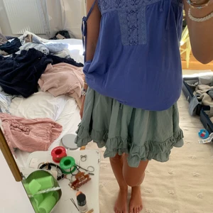 Kjol - Kjol från h&m, nyskick! Jättefin färg o väldigt rejält material💕