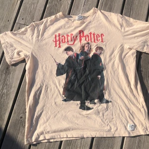 2 styck Harry Potter tröjor strl 160 - 2 styck Harry Potter tröjor bra skick 