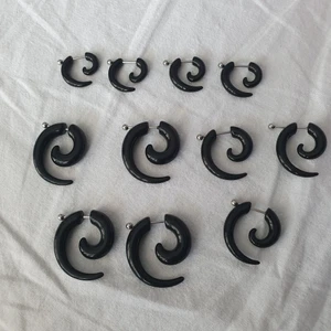 Örhängen - Örhängen i olika storlek 20kr/1st.