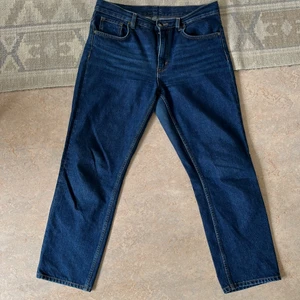 Low rise jeans från COS - Samfraktar gärna. Kan mötas i Sthlm. Pruta om något känns dyrt! 