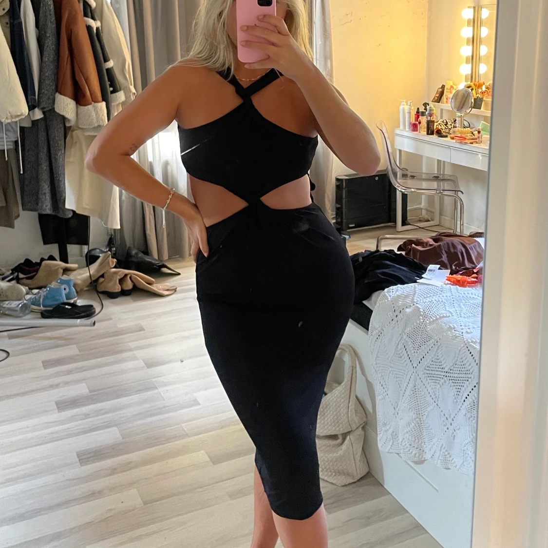 Korsad svart klänning🖤