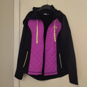 Fila sport jacka med huva stl M  - Oanvänd 