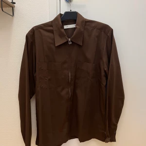 L homme rouge - Helt oanvänd l homme rouge overshirt! Storlek L