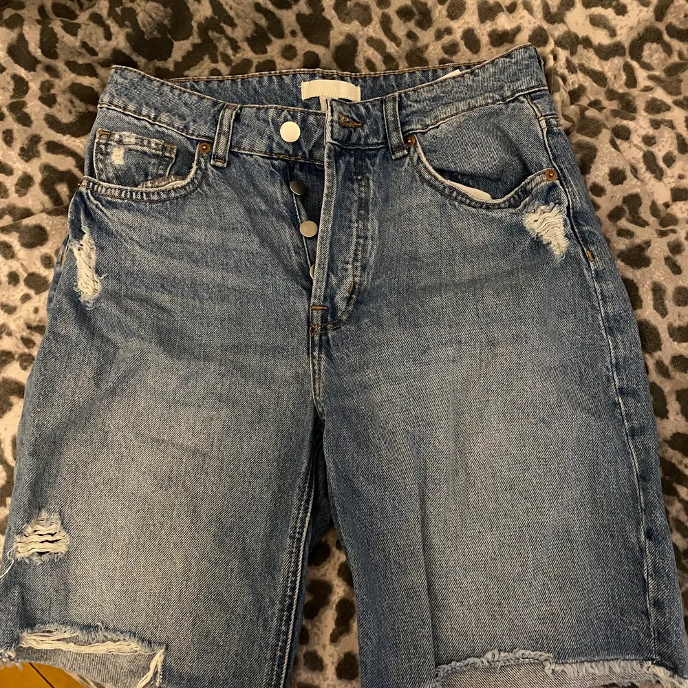 Längre jeans short från HM  . Shorts.