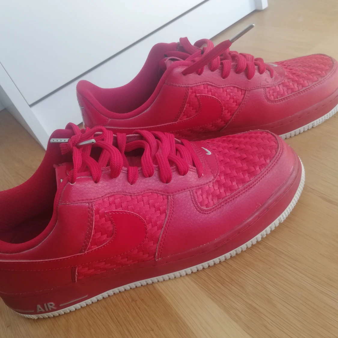 Röda nike air force 1