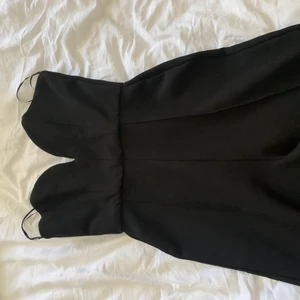 Byxdress - Så himla fin, aldrig använd. Tryck inte på ” köp nu” knappen tack💗