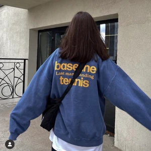 BLÅ SWEATER - Säljer denna tröjan från UN:IK clothing i storlek S. Endast använd en gång.