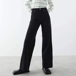 Vida svarta jeans ifrån Gina Tricot i strl 38, köpt för 500 säljer för 150