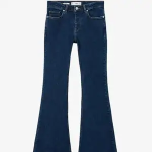 Jätte fina bootcat jeans från mango, aldrig använda💗 Köparen står för frakten 