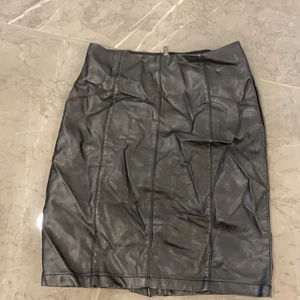 Läderkjol - Svart läderkjol från SisterS point.