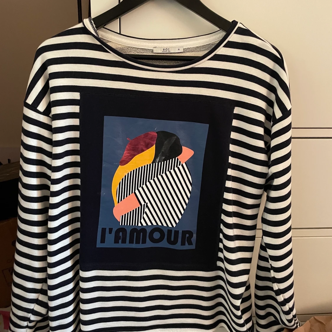 Randig tröja med tryck