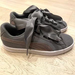 Grå Puma skor  - Fina grå Puma sneakers som nya