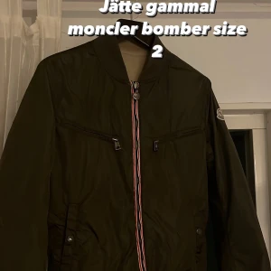 Moncler bomber - Nice skick ärvt av min morbror som kötpe kanske 2015 elr något 