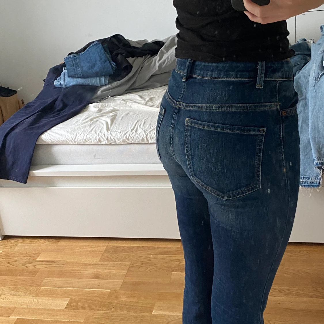 Mörkblåa jeans - 90