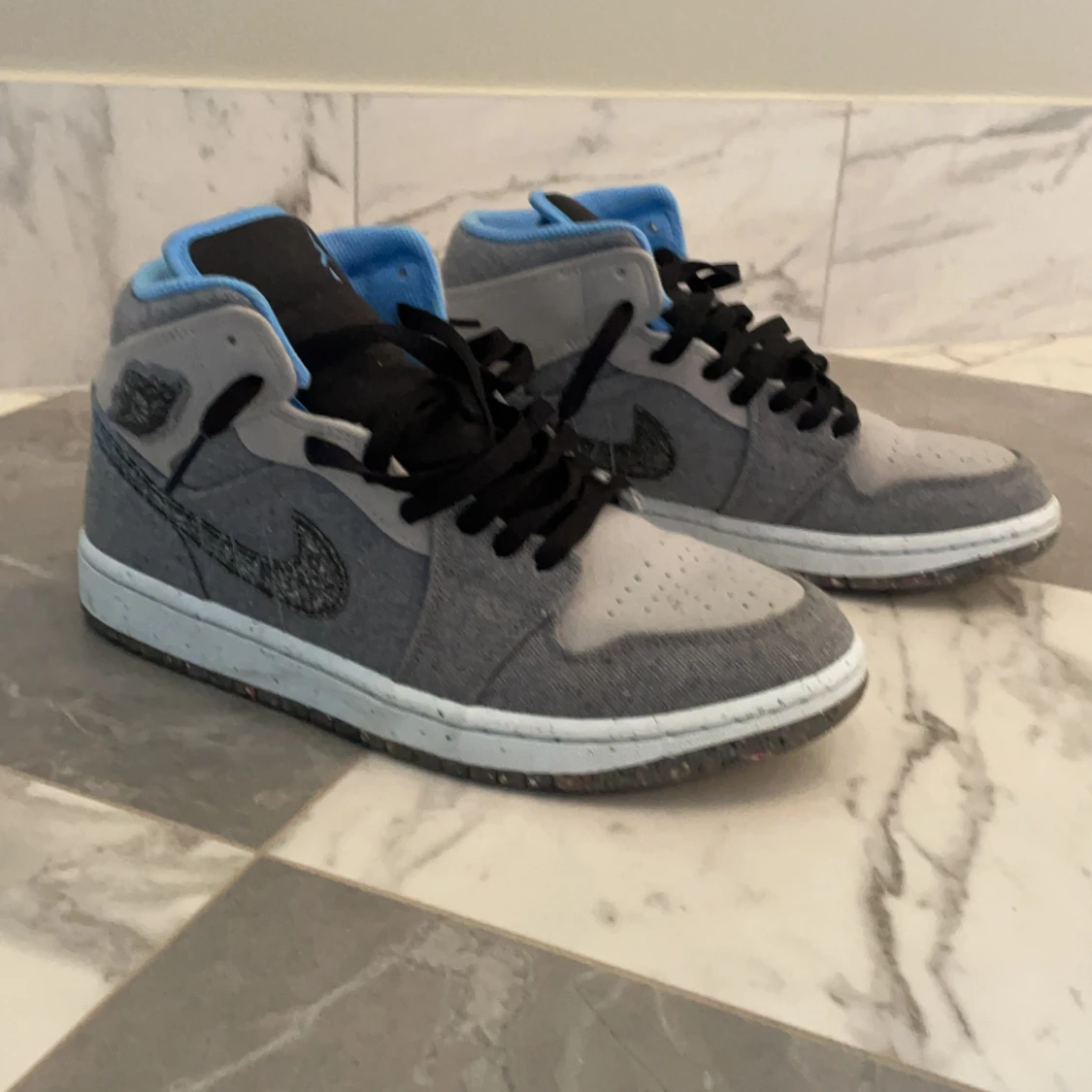 Jordan 1 Mid "Crater Grey University Blue"
