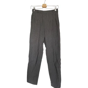 grå randiga kostymbyxor - snygga sköna kostymbyxor. vintage köpta i paris🌙 grå.