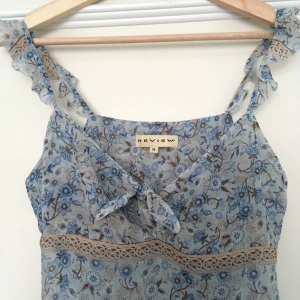 Mesh klänning - Cool och söt mesh klänning. Perfekt över badkläder till sommaren eller som layering piece. En favorit. Köpt utomlands