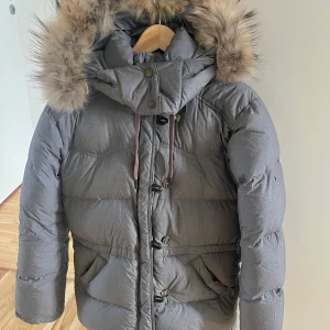 Boomerang vinterjacka XS - Jacka från Boomerang med päls. Storlek XS