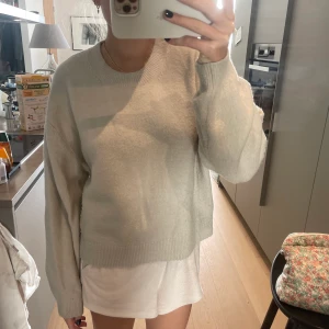 &other stories tröja - En så skön tröja från &other stories!!! ända dekeften bild 2