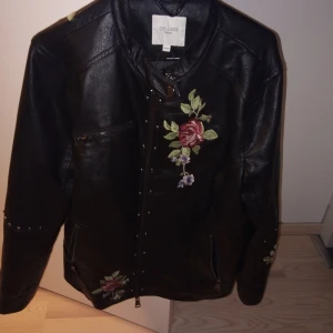 Nya jackor o en väst - Jättefina skin jackor och en päls väst 150 kr st