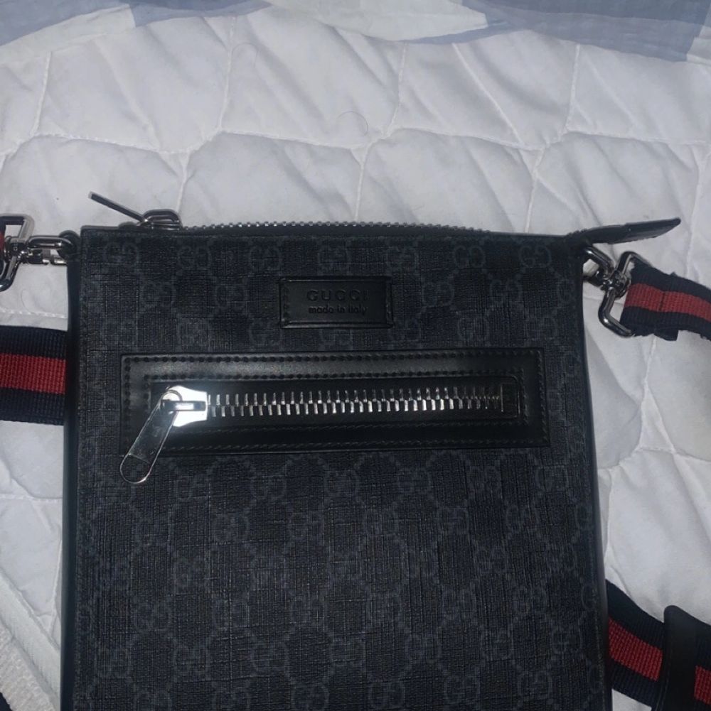 Ruin krig Uskyldig Svart Gucci Messenger Bag | Plick Second Hand