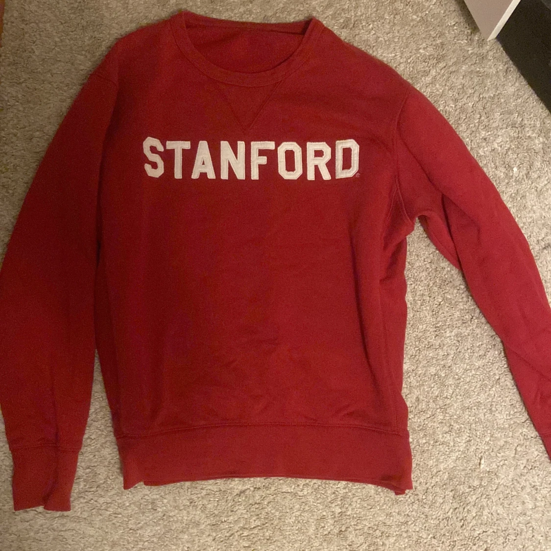 Stanford collegetröja med snygga färger.