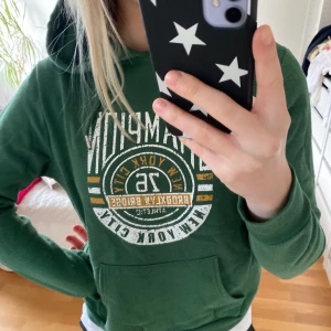 Hoodie med coolt motiv - Så najs o skön hoodie med snyggt tryck☺️❤️
