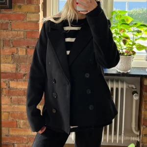 Kappa🖤 - Intresse koll, säljer vid bra pris!! Köpt secondhand. Storlek 40 men jag som har oftas s sitter perfekt på mig, oversized. Inga tydliga defekter! Såld för 500kr