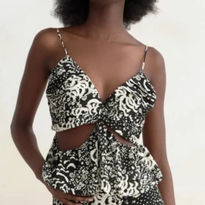 Topp - Oanvänd topp från zara! Köparen står för frakt