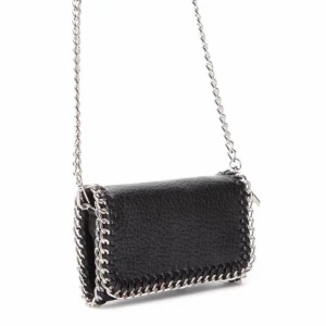 Svart tamo väska - Svart tiamin väska, knappt använd! Nytt pris 400kr mitt pris 250kr. Om ni kontaktar mig kan ni få egna bilder också👍🏼