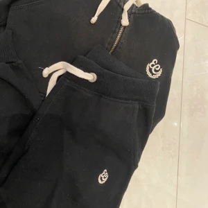 Mjukisdress - Mjukisdress för 450kr