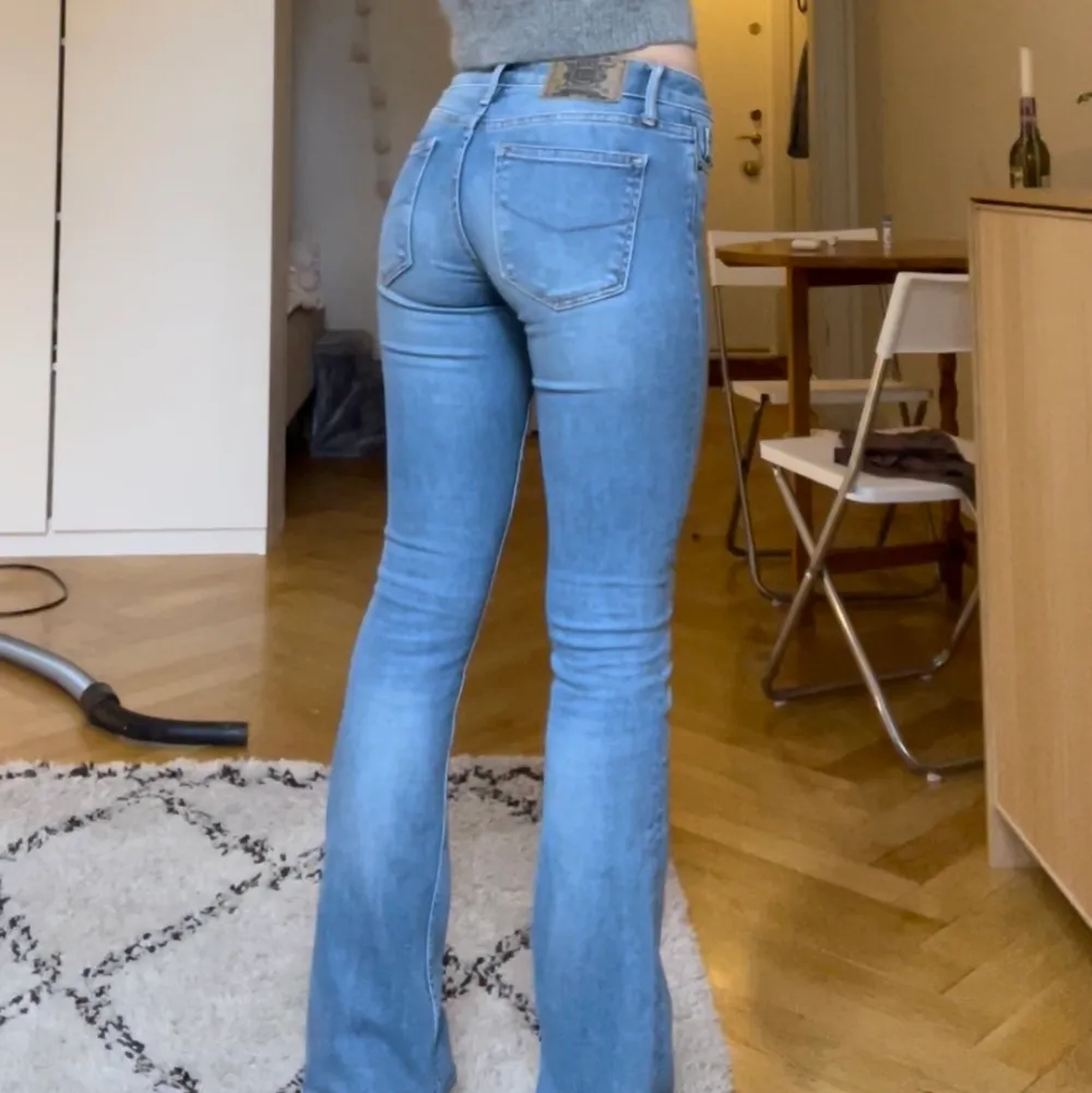 Lågmidjade bootcut jeans från crocker, storlek w 24 l 31 🫶🏻. Jeans & Byxor.