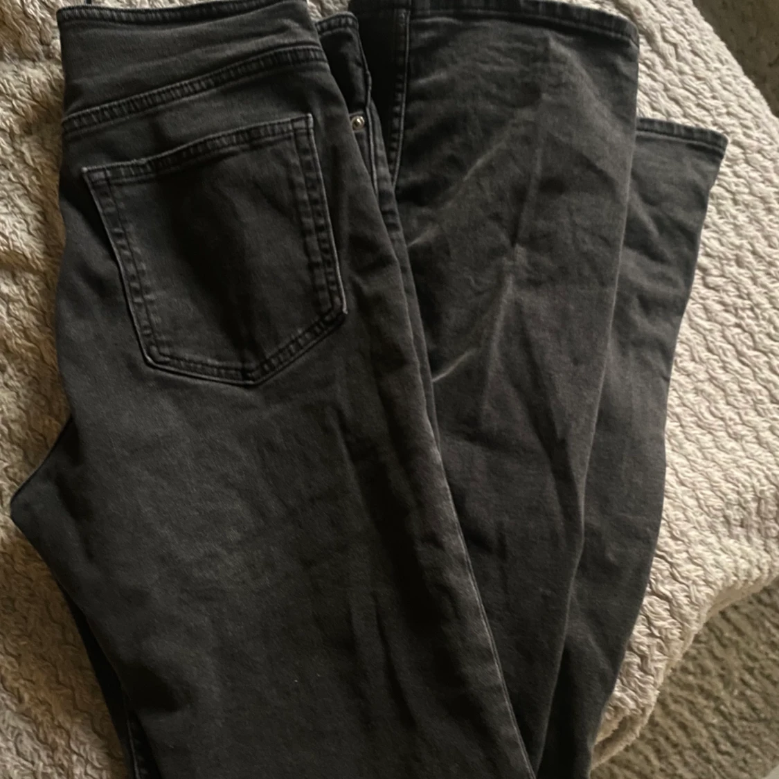 Grå/svarta hm jeans