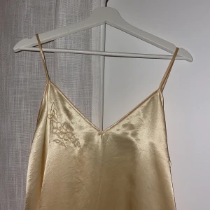 Superfin gul sidenklänning - Vintage sidenklänning