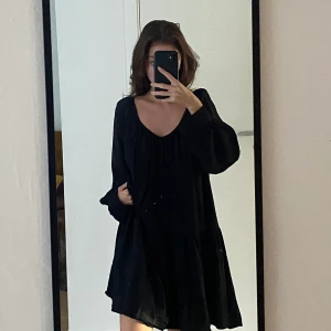 Höstklänning  - Söt långärmad höstklänning från hm, aldrig använd!! 