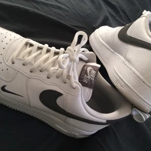 Nike airforce 1 07lv8 UT - Använda 3 gånger helt nya i skicket 